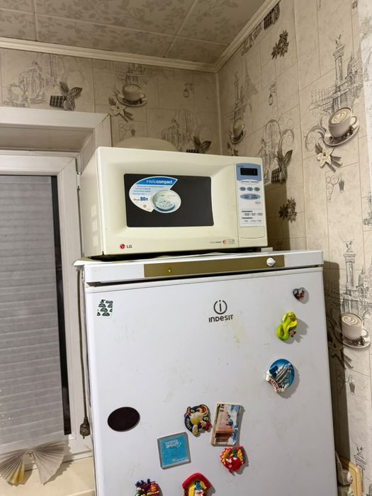 Продам холодильник indesit