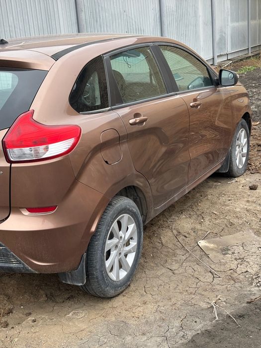 Продаю машину Лада XRAY.