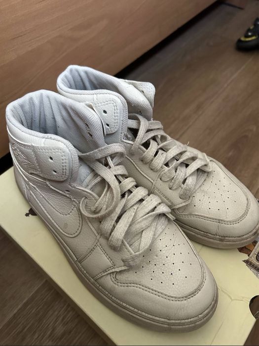 белые кроссовки Nike