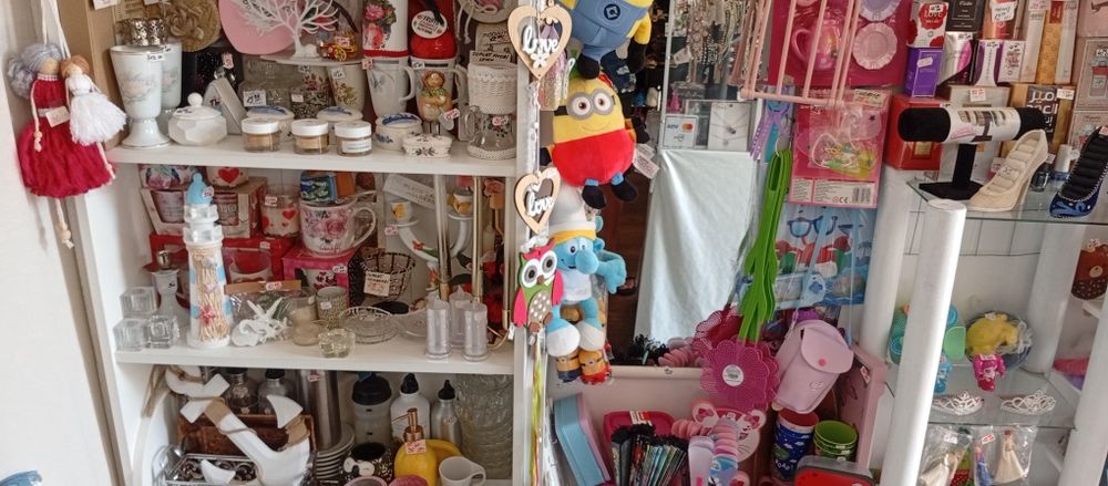 Lot haine second toate sezoanele,  sortate calitate extra,genti , încălțăminte toate sezoanele( fără nici un defec) 2500 kg se vinde  întregul lot