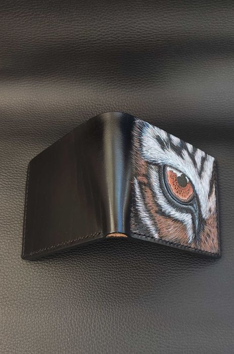 Ръчно изработен кожен портфейл за мъже, с тиснение и рисунка "Тигър"