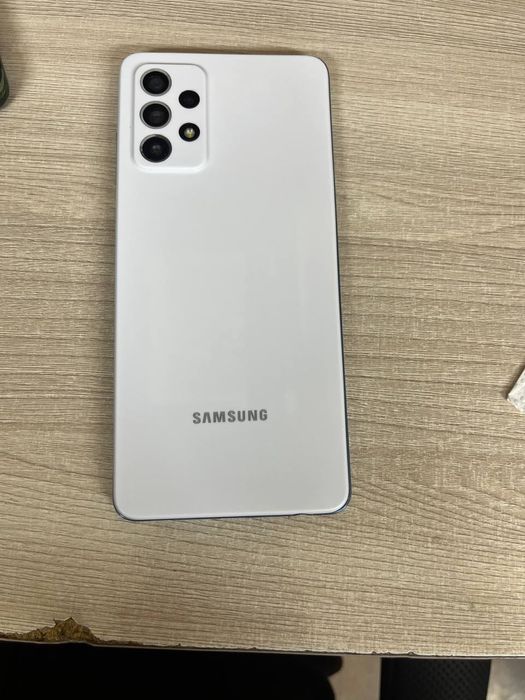 Продам телефон Samsung A72.