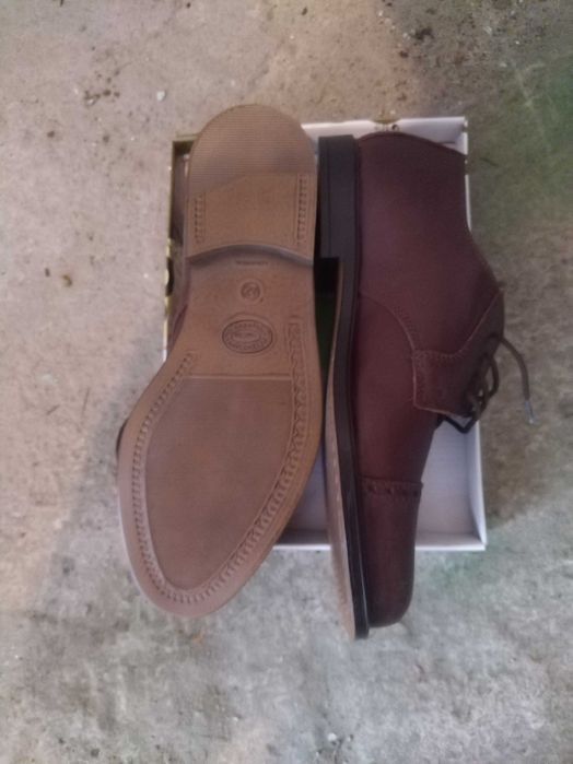 Нови мъжки обувки