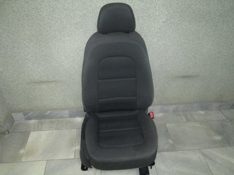 Продавам 1 брой предна пасажерска седалка за Audi A4 B8 2008 до 2015