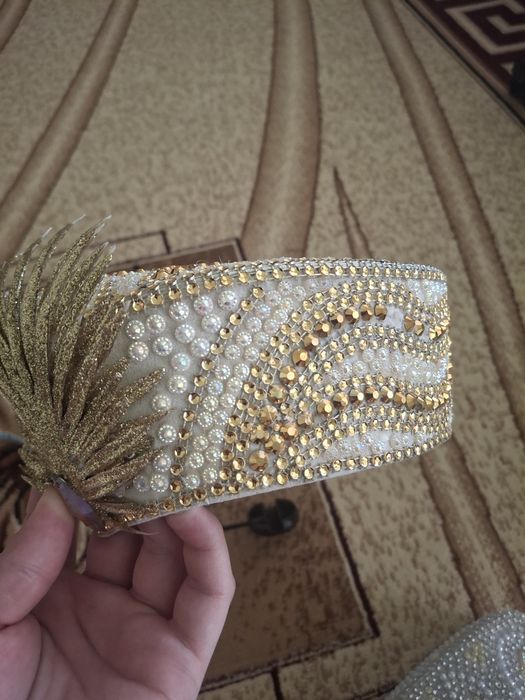 2 ta do'ppi va bitta sari