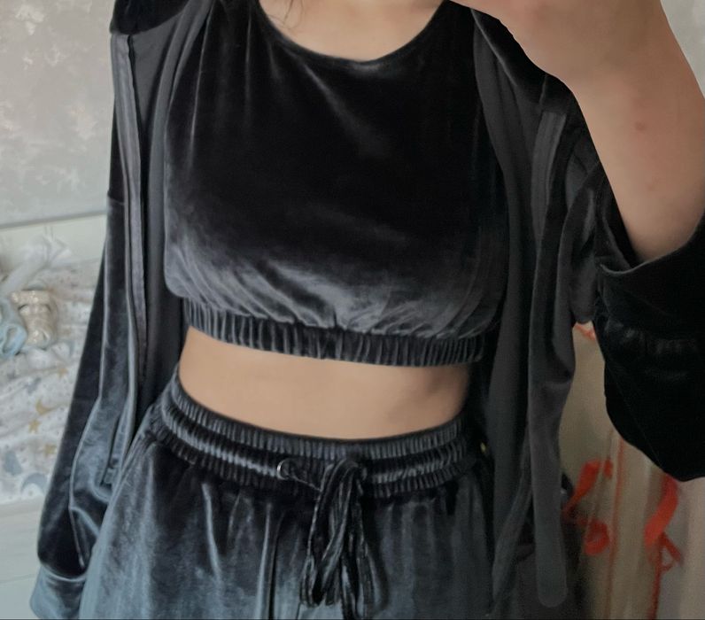 Продам велюровый костюм