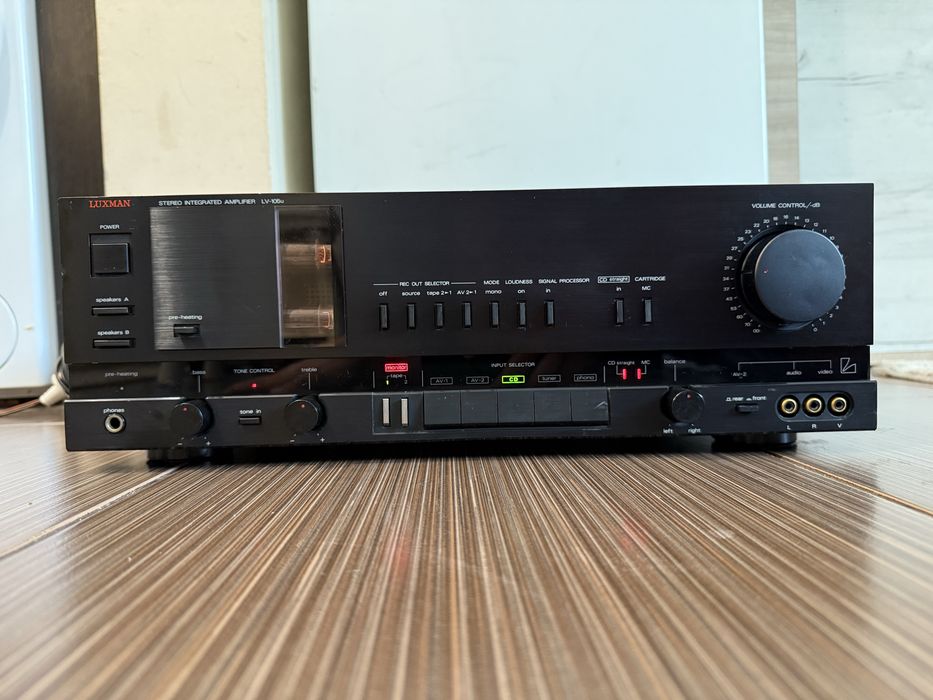 Luxman LV-105U Качествен стерео усилвател