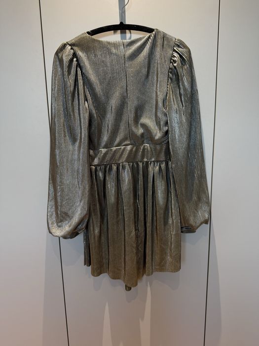 Сребриста рокля