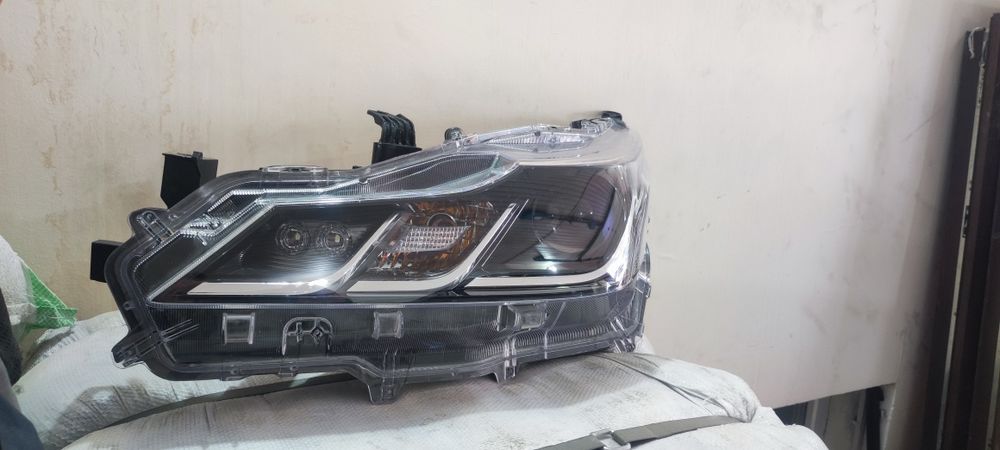 Левая фара на Короллу 210