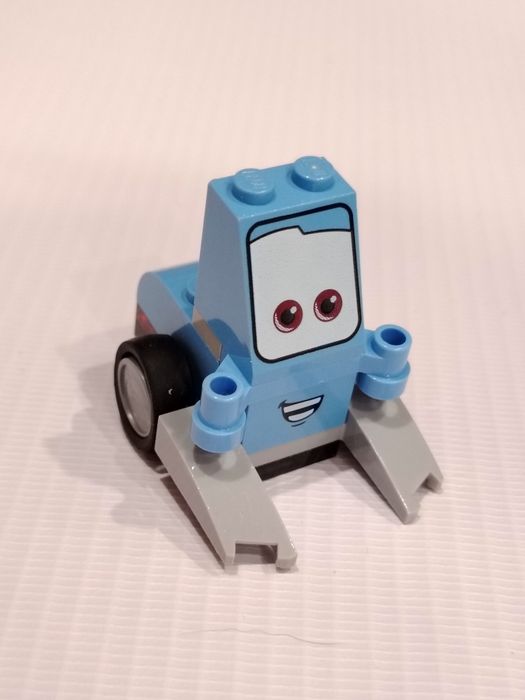Конструктор LEGO Juniors (10732) — «Пит-стоп Гвидо и Луиджи» по