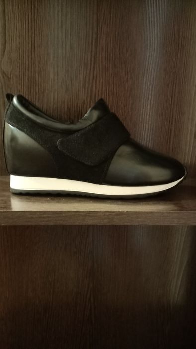 Продам обувь (слипоны)