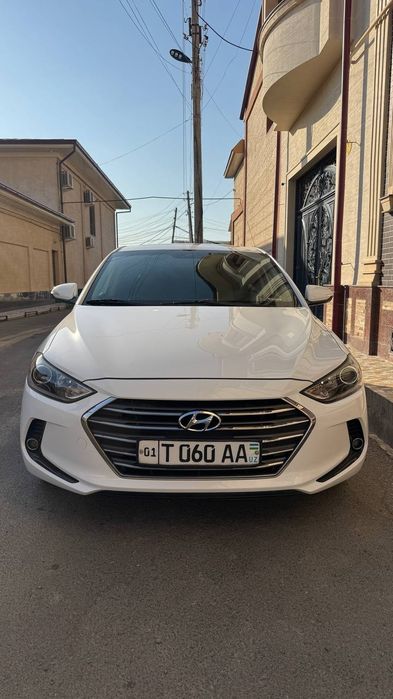 Автомобил hundai Elantra