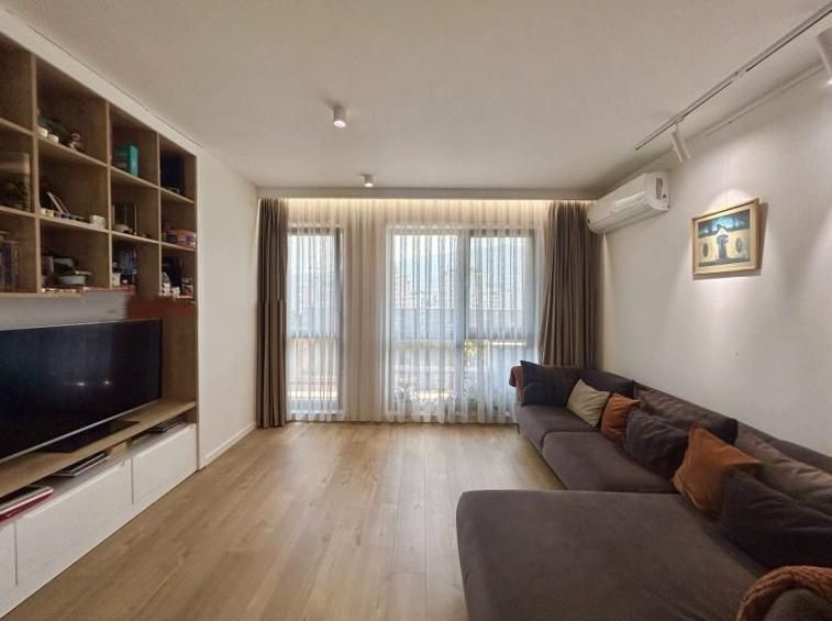 Дава се под наем Тристаен апартамент в София, Хладилника - 124 кв.м за 1299 € - Снимка #3