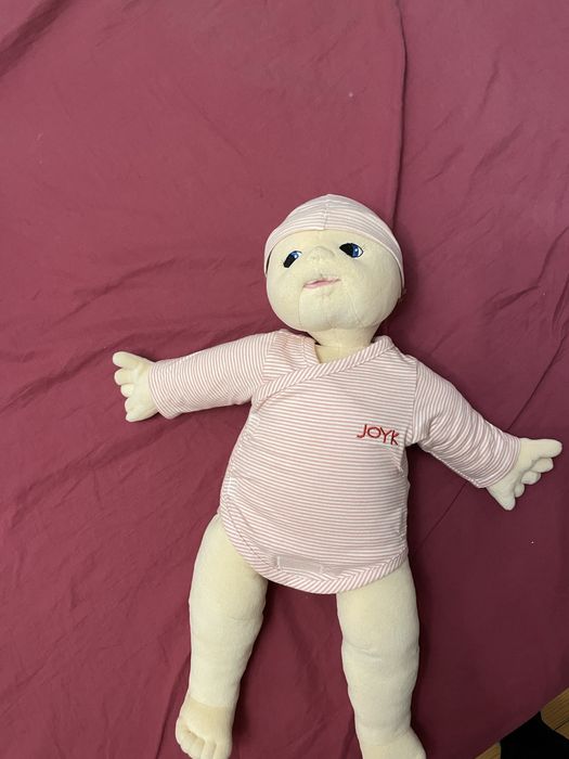 Реалистична кукла бебе