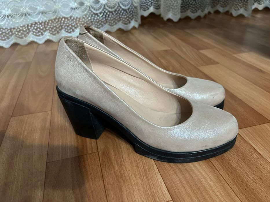Продам туфли серые