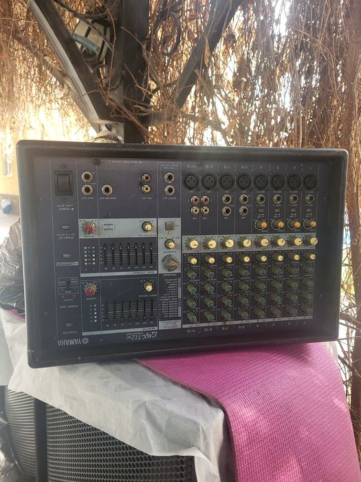 Колонка  Peavey PV 118).