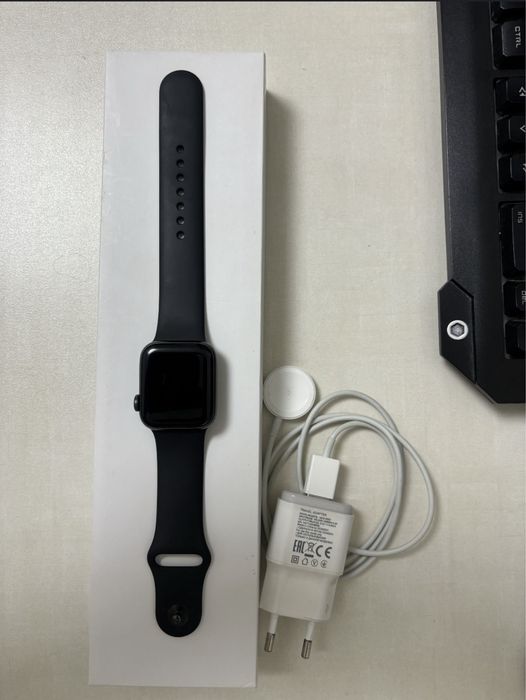 Apple Watch SE.