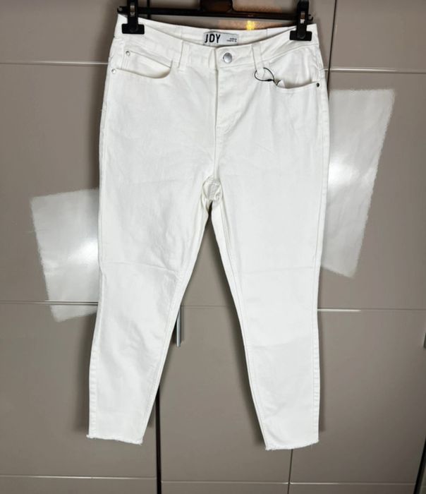 Blugi albi confortabili