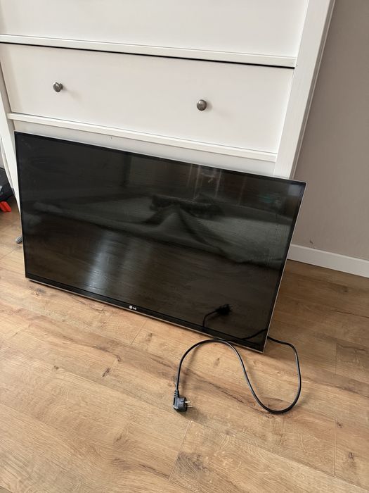 Продам телевизор LG 42LM660T