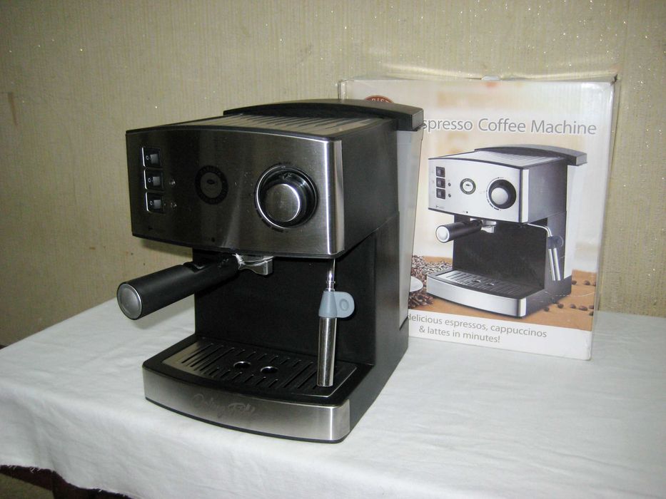 Кофемашина Deling food с капучинатором новым состоянии !