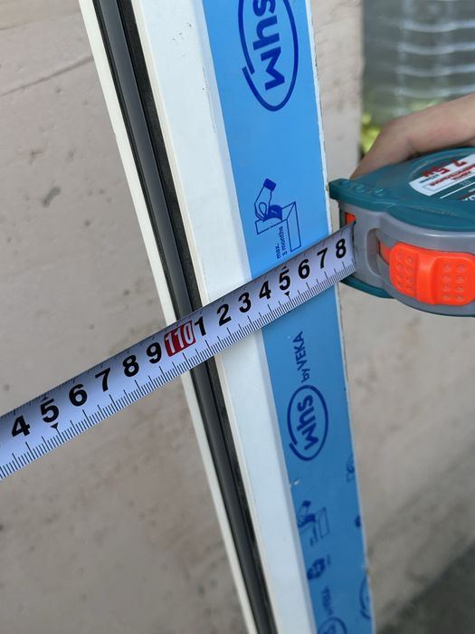 Окна с рамой и стеклом