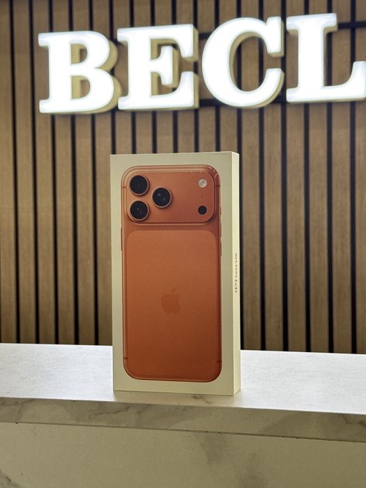 iPhone 17 Pro Max / 256GB / Cosmic Orange