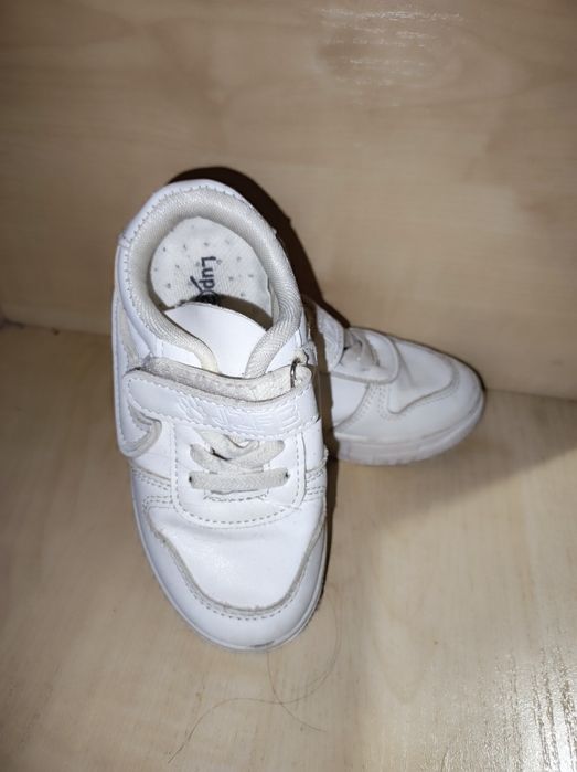 Продам детские кроссовки