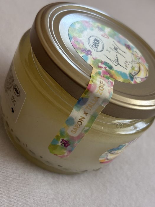 Scrub de corp SABON x Talia Zoref Sunny Cocktail 320 g – exfoliant cu săruri din Marea Moartă