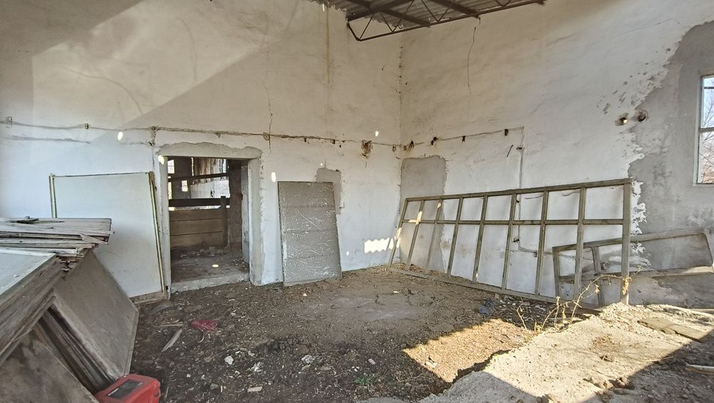 Cladiri+teren de vanzare