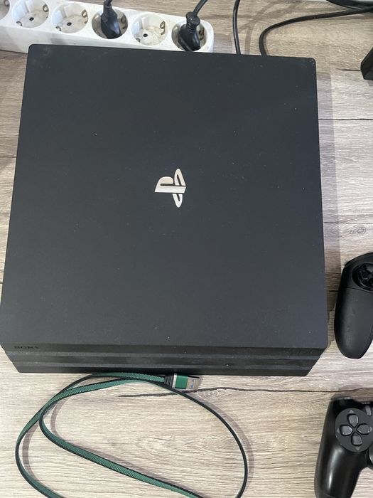 Play station 4 има всички кабели