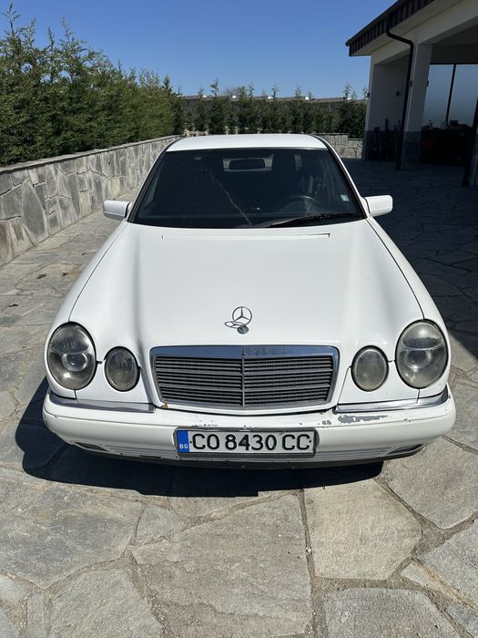 Mercedes- Benz E 300  3.0 D  automatic