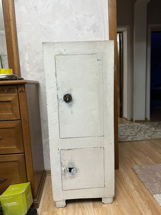 Продам металлический сейф !