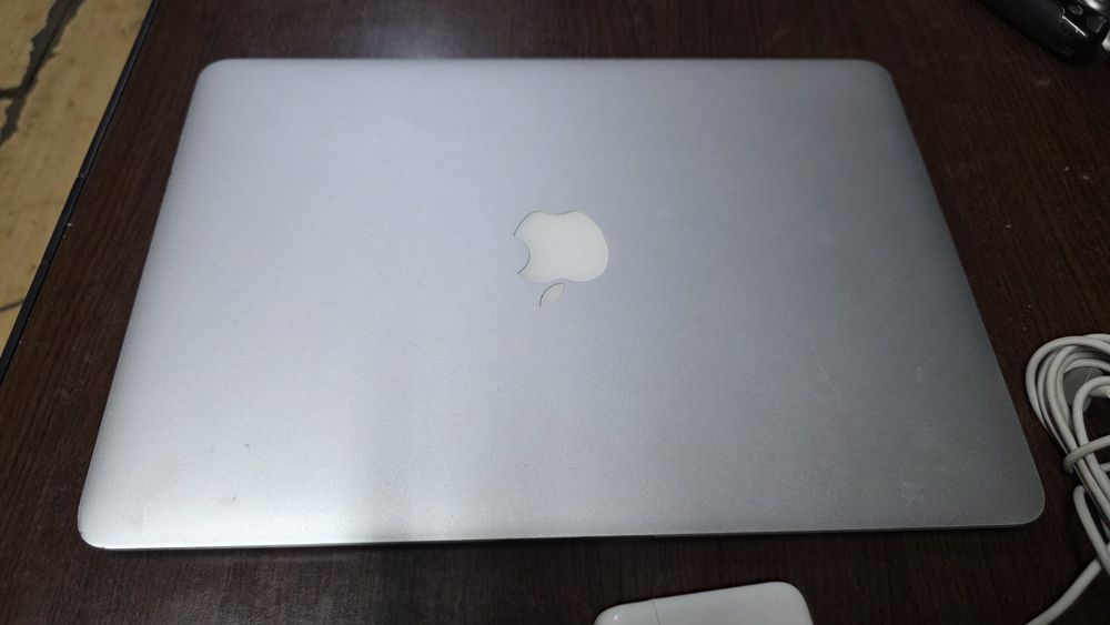 MacBook air i5 8gram ssd