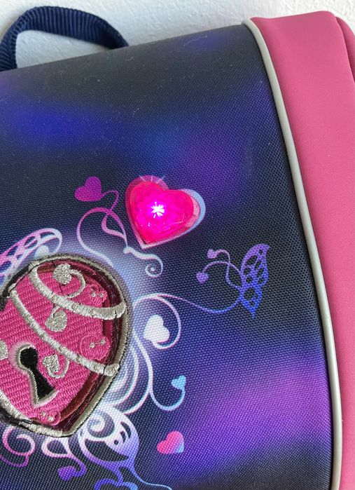 Ghiozdan ergonomic McNeill cu lumini Light 912S Ghiozdan fete