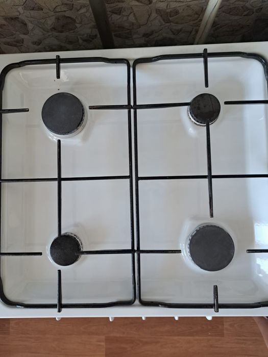 Продам газовую плиту