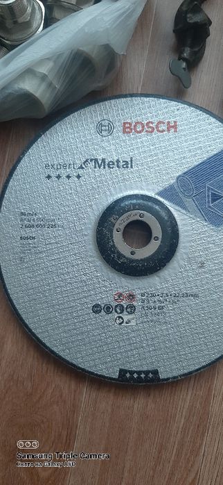 Продаются отрезные диски бош и мелочевка