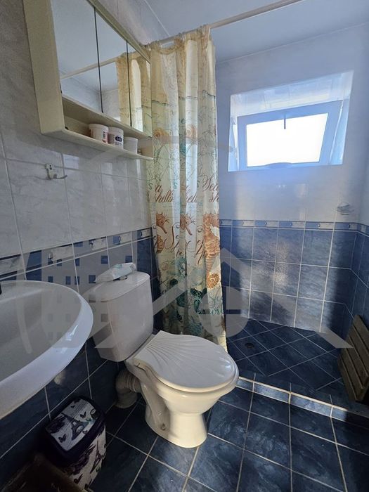 Къща с басейн, гараж и прекрасен двор