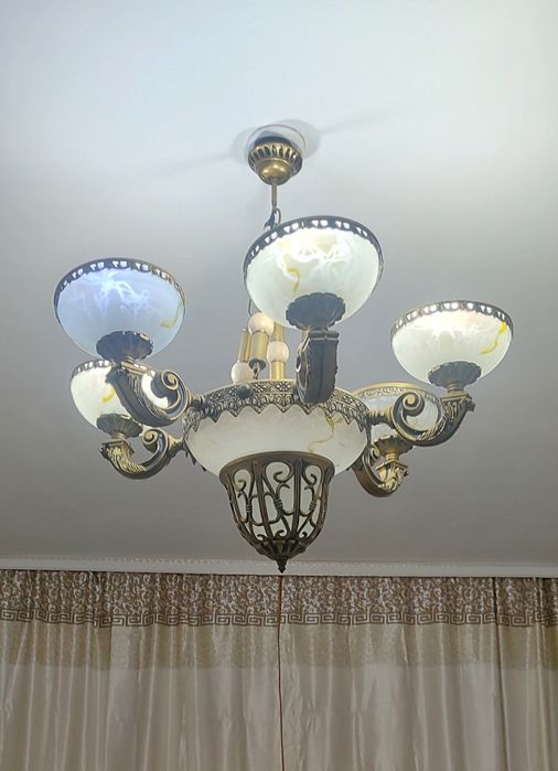 Продам люстру. Срочно