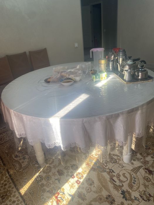 Продам круглый стол и стулья