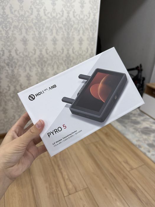 Накамерный монитор Hollyland Pyro 5