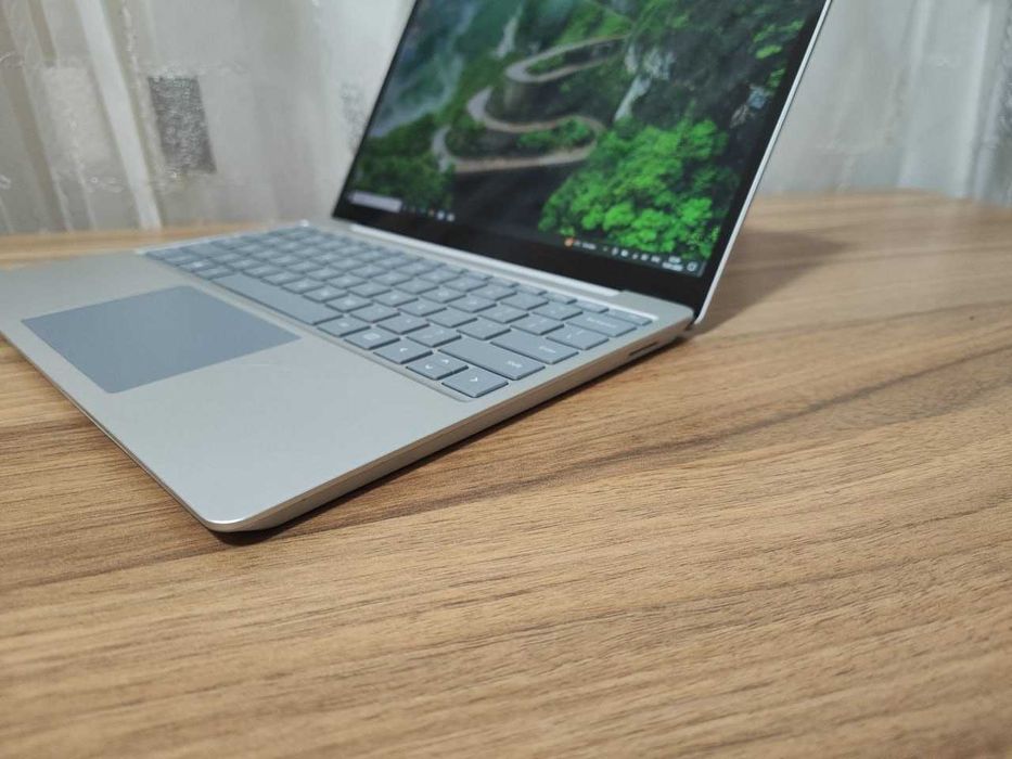 Microsoft Surface Laptop Go