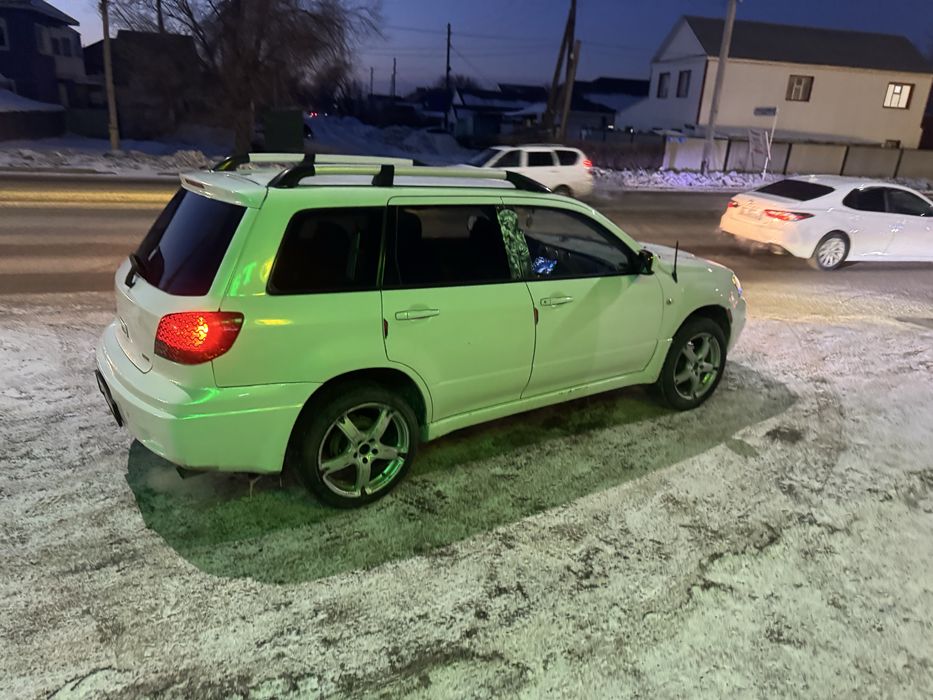 Продам авто митсубиси аудлендр 2002 года