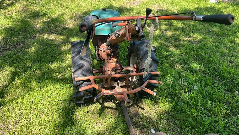 Vând tractoras pt tuns gazon și motocultor