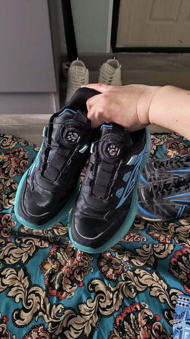 Кроссовки и тапочки