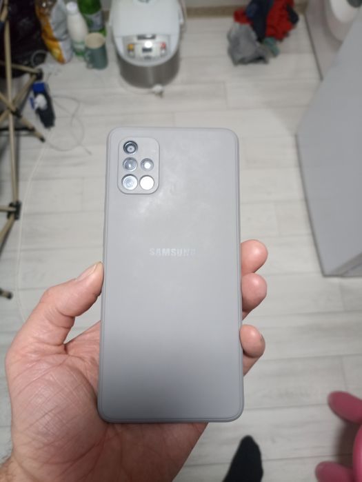 Продам телефон Samsung A71.