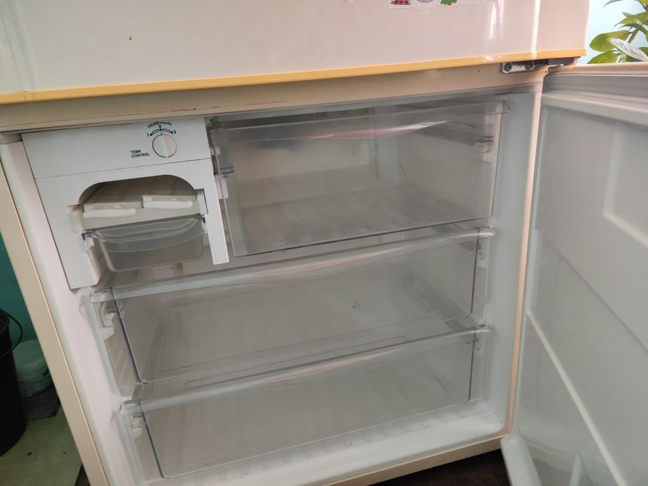 Холодильник  для кухни