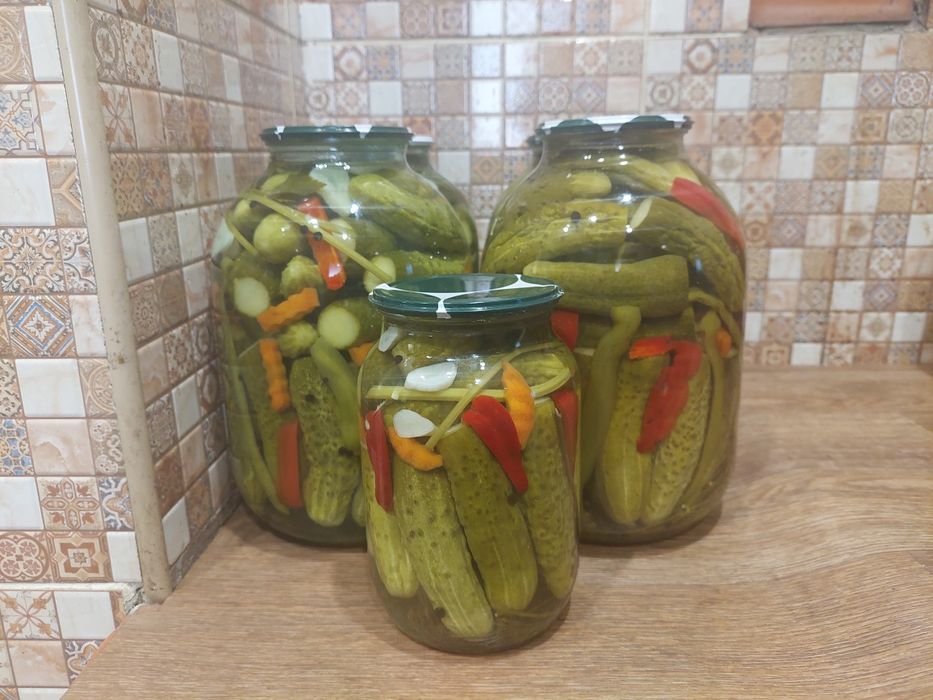 Продам солёные огурцы, помидоры, ассорти