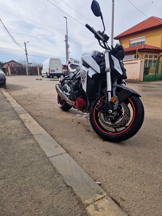 Suzuki gsx.s 950
