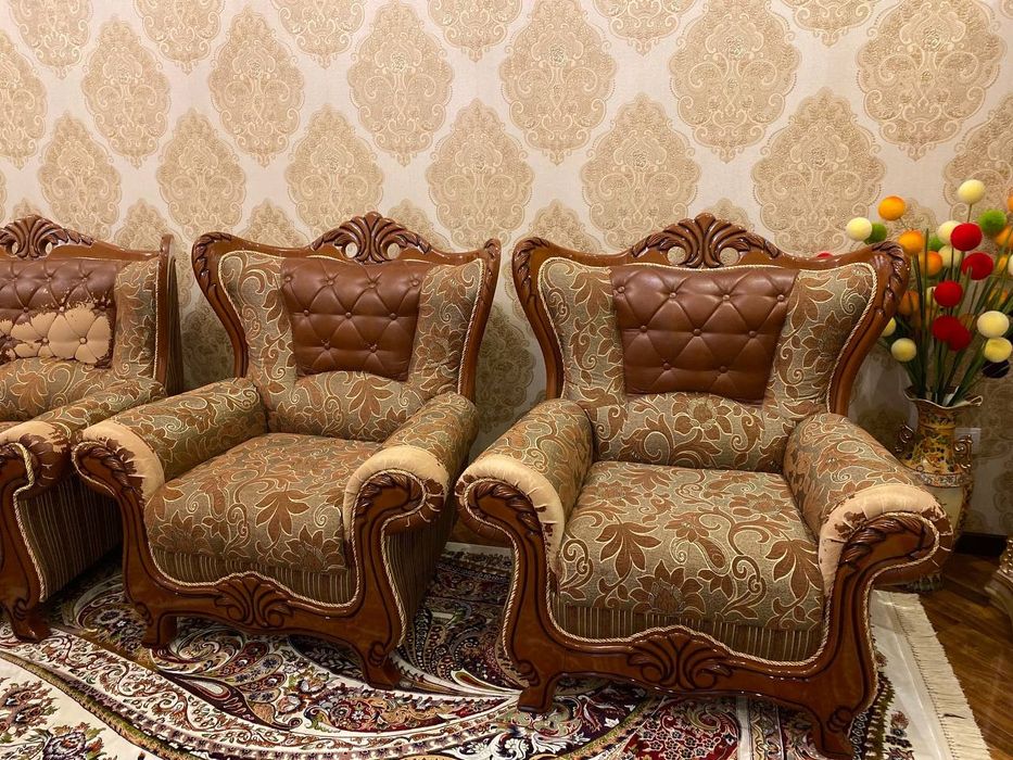 Мягкий мебель с креслом