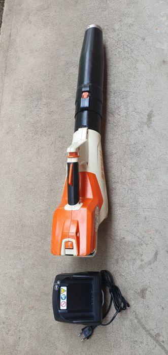 Suflanta BGA.60 +incarcator +baterie.